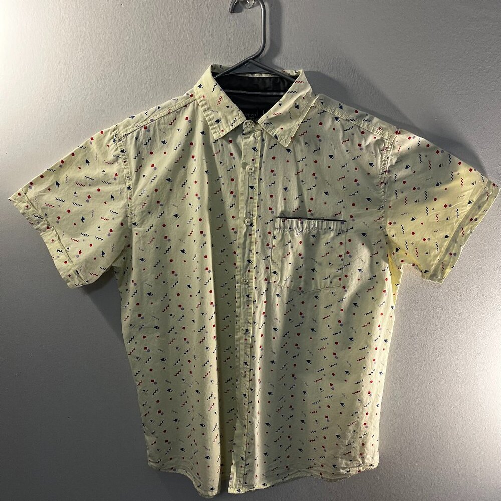Men's Yellow Short sleeve button down shirt with patterns Size L made in India